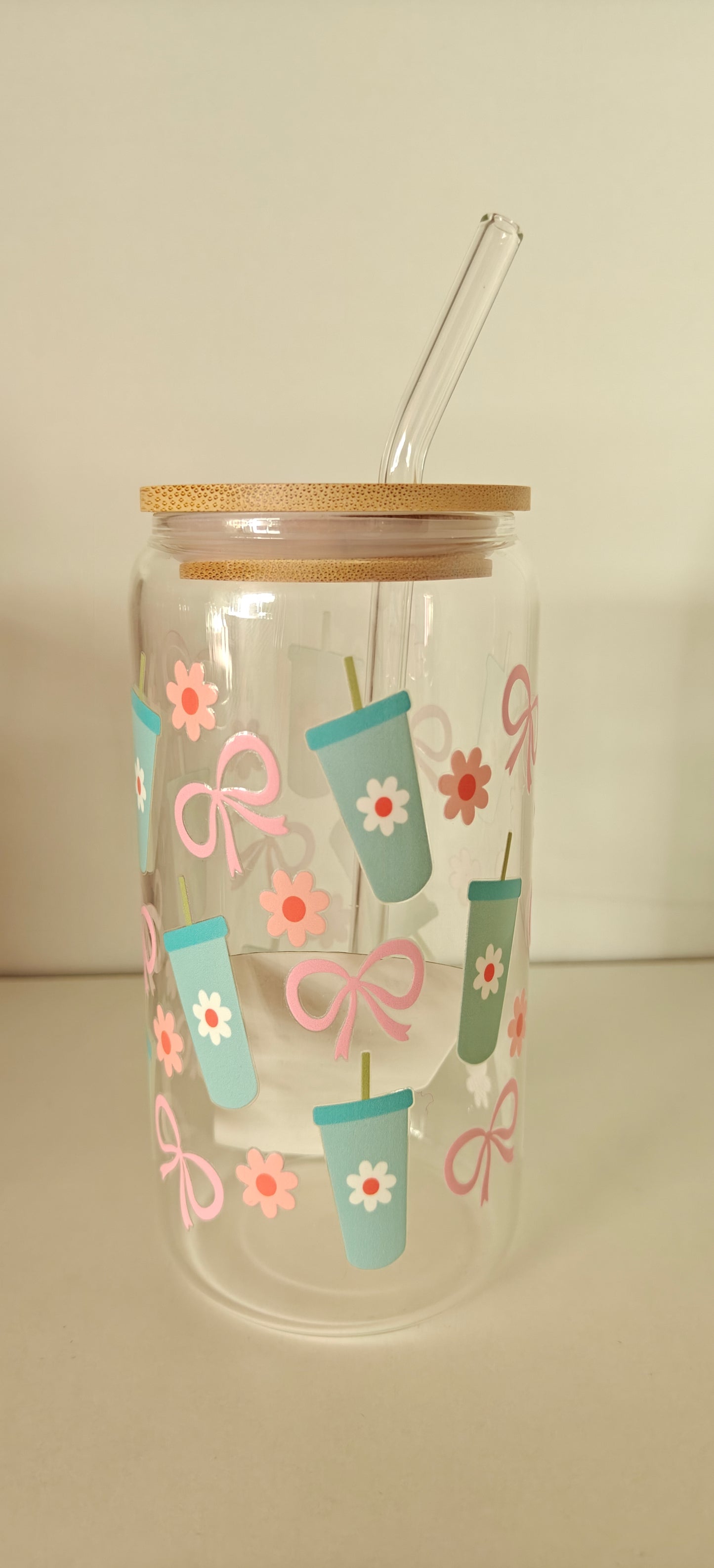 Bogdate og drikkeglas